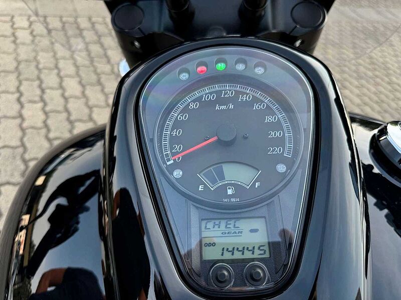 Suzuki Sonstiges C 1500 T